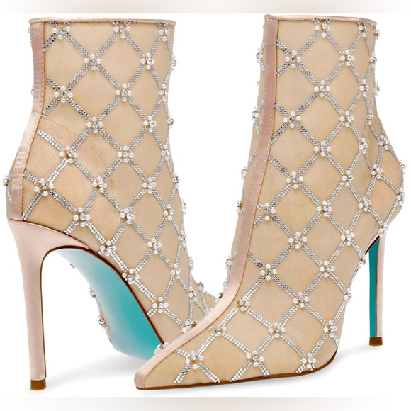 Betsey Johnson Beige Diamond-Patterned Women's Ankle Boots size 7.5 - Picture 1 of 16